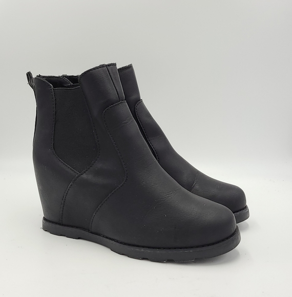 Universal Thread Shoes - Universal Thread Wedge Boot Womens 8.5
